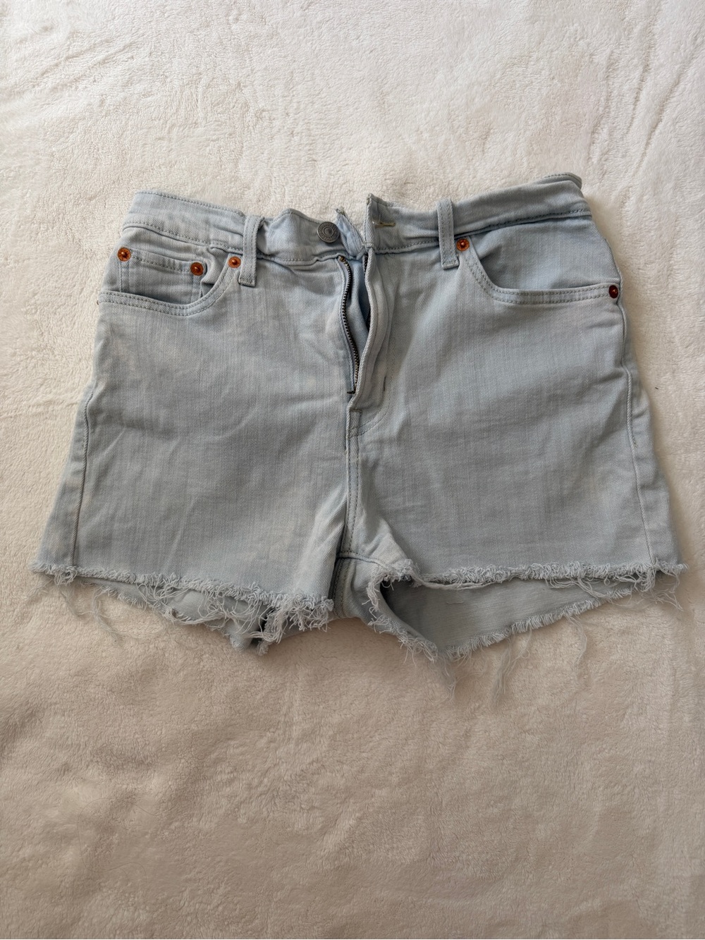 Levi’s Light Wash Frayed Hem Women’s High Rise Denim Shorts Size 28